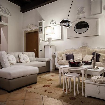 Piazza Erbe Luxury Apartment 베로나 외부 사진