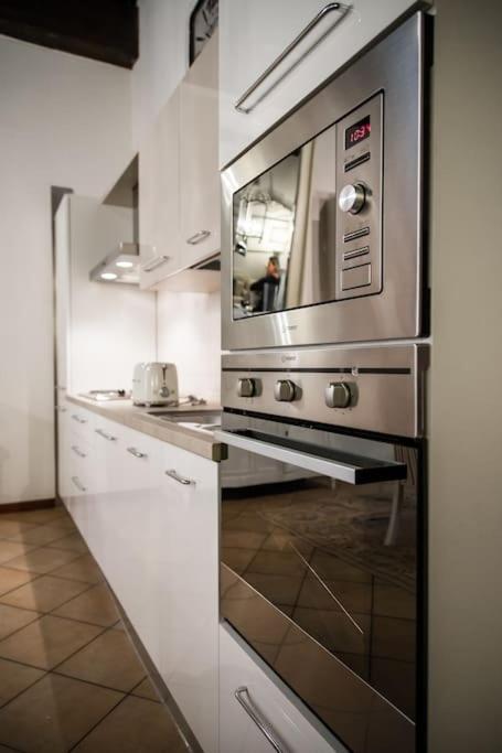Piazza Erbe Luxury Apartment 베로나 외부 사진
