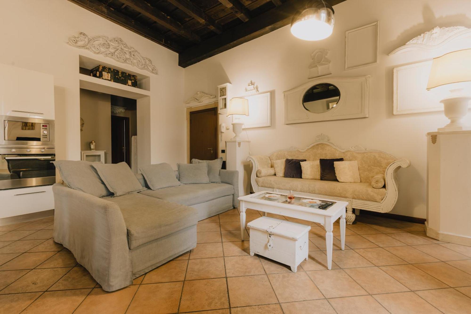 Piazza Erbe Luxury Apartment 베로나 외부 사진