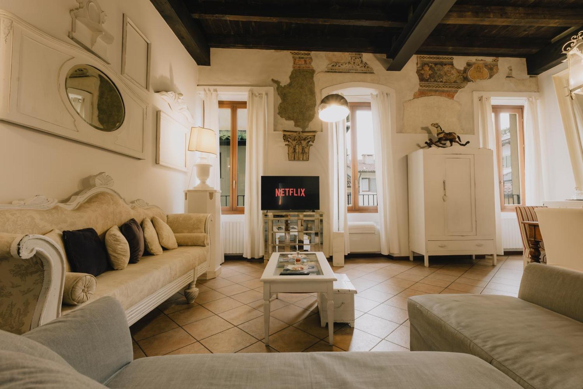 Piazza Erbe Luxury Apartment 베로나 외부 사진